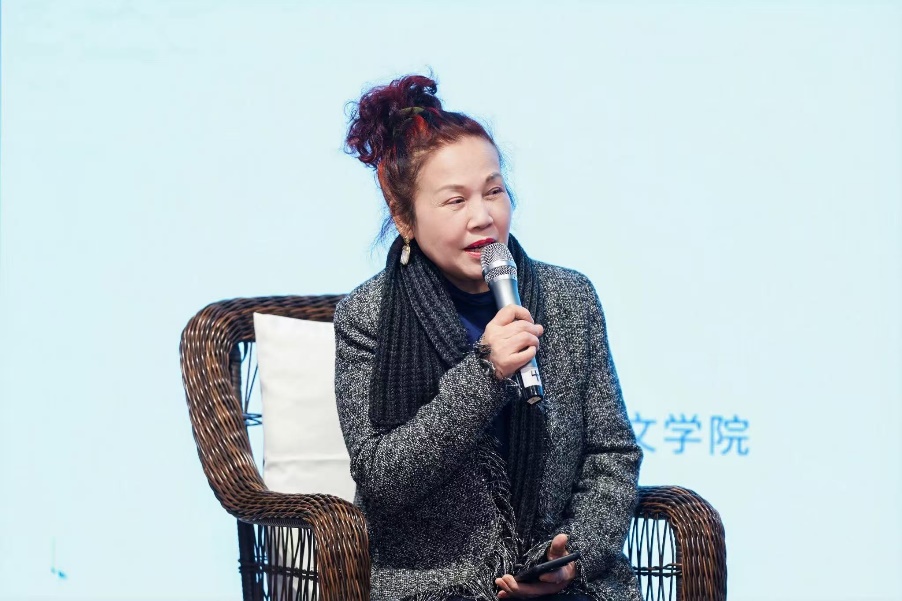 穿著黑色衣服的人

AI 生成的內容可能不正確。