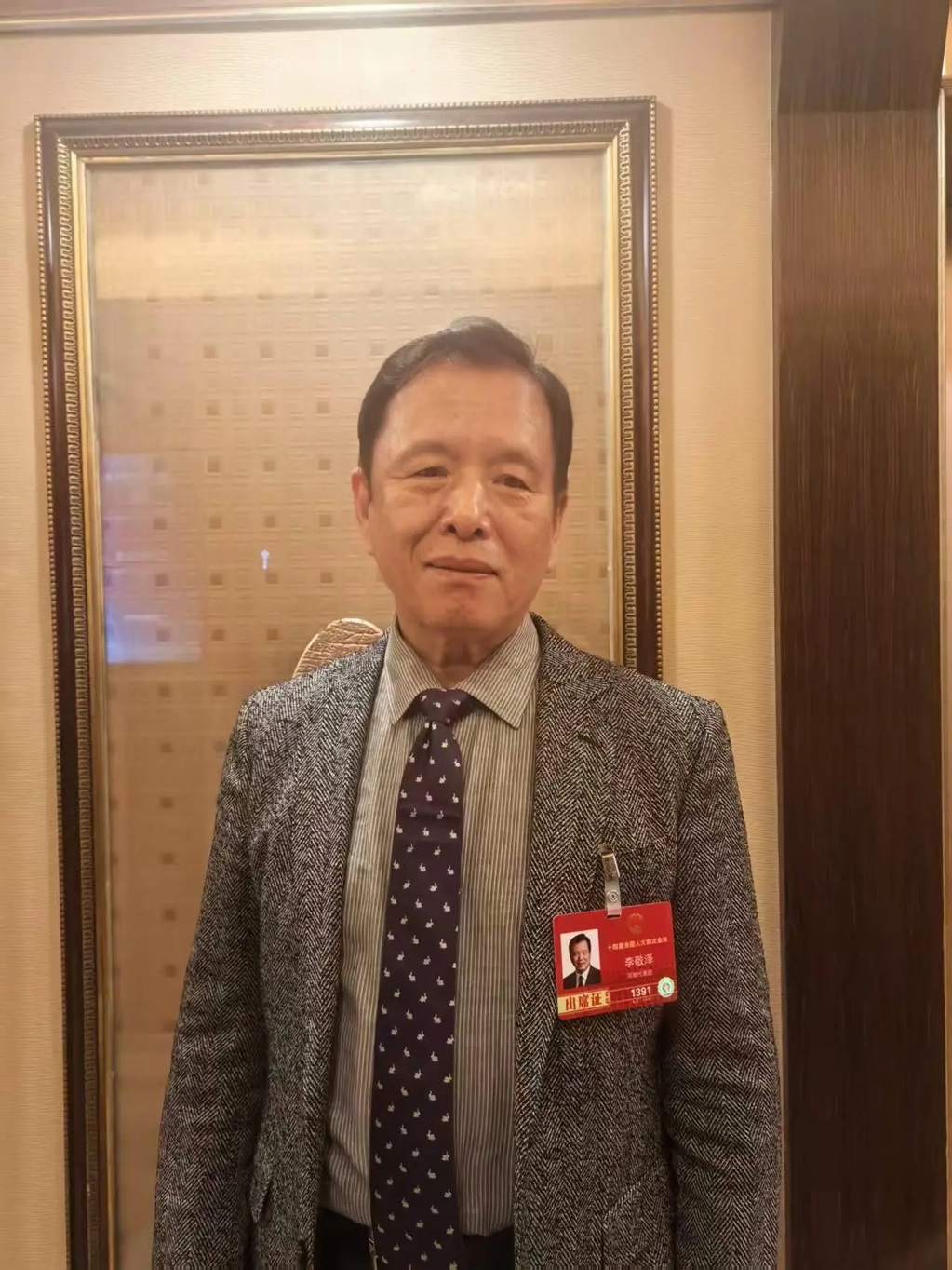 全國人大常委會委員、全國人大教科文衛委員會委員、中國作協副主席李敬澤
