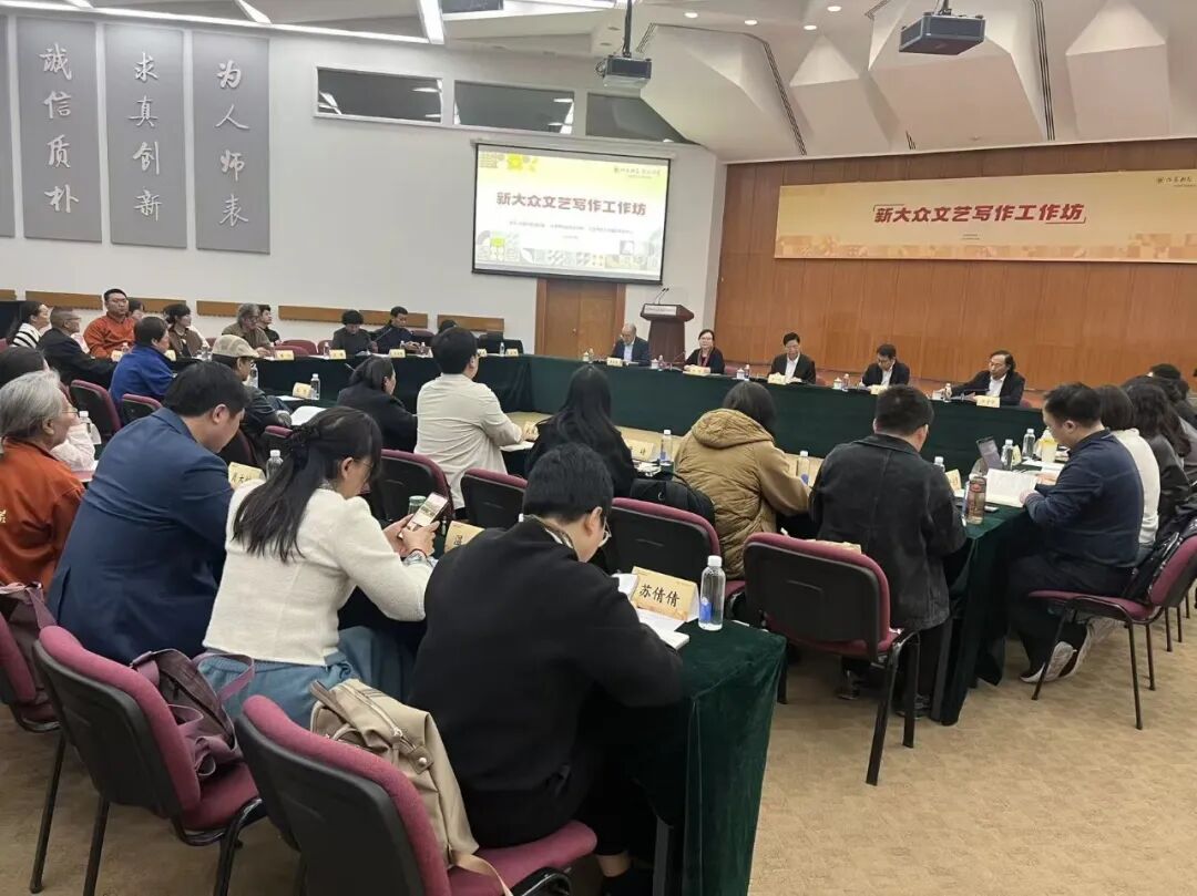 “提起筆，就不要忘記人”
