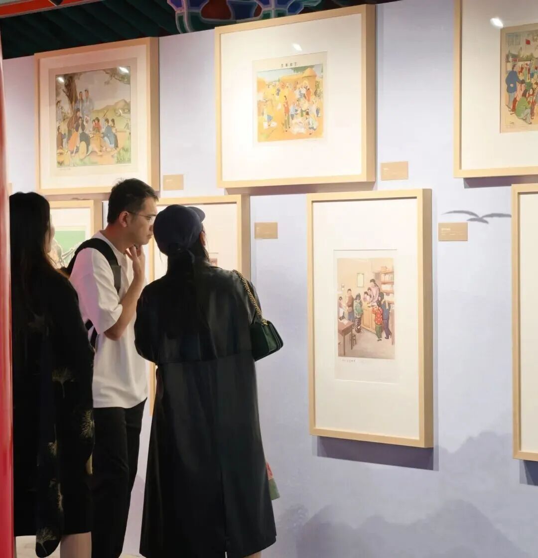 參觀“江右讀書”系列展覽的游客