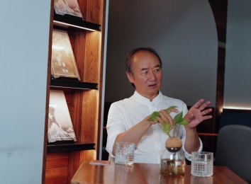 專訪劉亮程：現(xiàn)實(shí)中有一棵樹(shù)可以讓他靠著