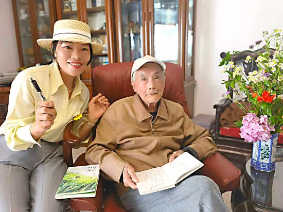 2024年6月1日，作者唐池子（左一）與圣野合照